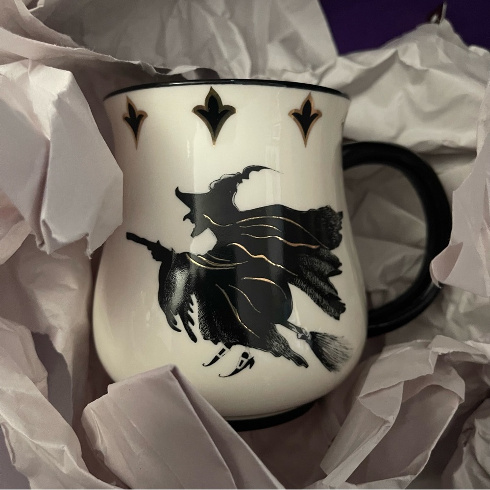 BNWT Ceramic Flying Witch Coffee Team Cup Mug black white gold